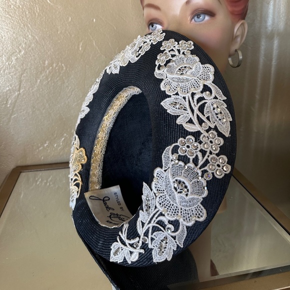 VALUABLE 1960S' DESIGNER JACK MCCONNELL NAVY STRAW  HAT + WHITE APPLIQUÉ - Picture 9 of 12